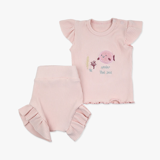 Little pearl ljetni komplet za bebe djevojčice sa rebrastom majicom sa karnerima i bebi roze šorcem sa volanima